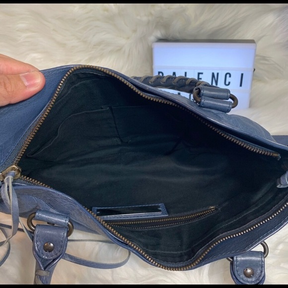 Authentic balenciaga small bag - Picture 4 of 16